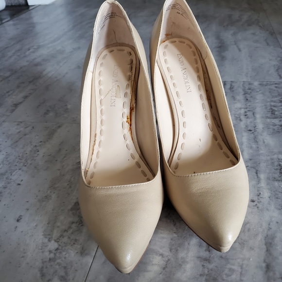 COPY - 2/$36 π Like new, Cream Enzo heels, size 8 - Picture 3 of 9